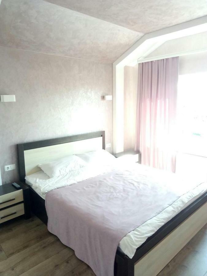 Royal House Villa คาเมียเนตส์-โปดิลสกี ภายนอก รูปภาพ