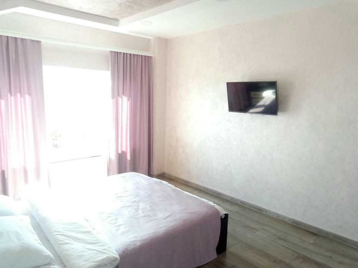 Royal House Villa คาเมียเนตส์-โปดิลสกี ภายนอก รูปภาพ