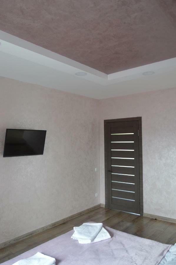 Royal House Villa คาเมียเนตส์-โปดิลสกี ภายนอก รูปภาพ