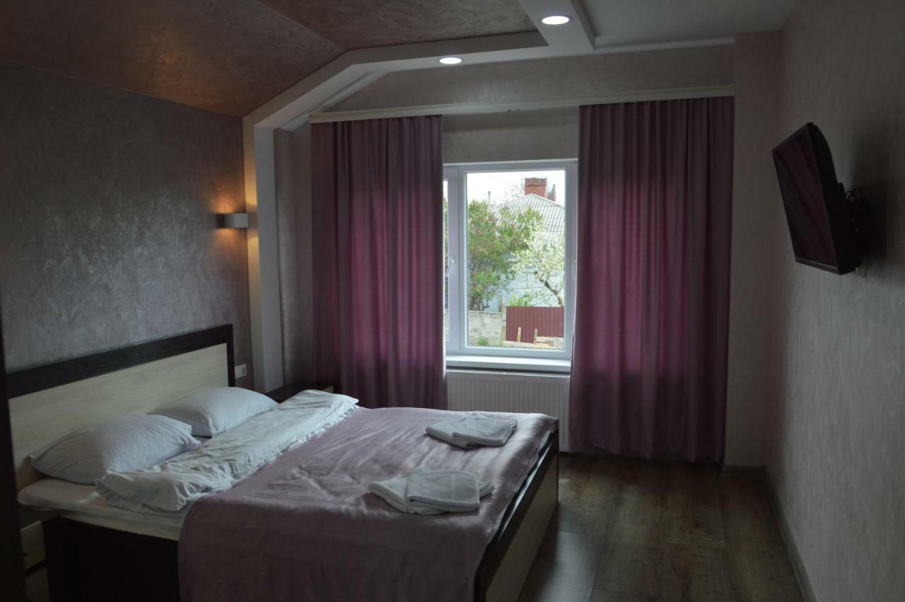 Royal House Villa คาเมียเนตส์-โปดิลสกี ภายนอก รูปภาพ