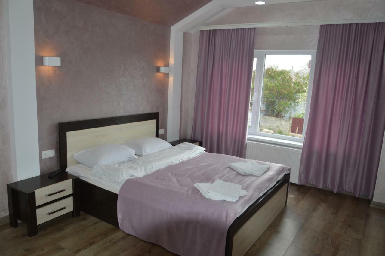 Royal House Villa คาเมียเนตส์-โปดิลสกี ภายนอก รูปภาพ